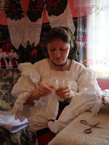 Foto broderia in Maramures (c) eMM.ro
